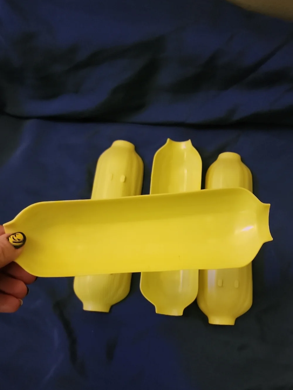 Set of 4 Yellow Plastic Corn On The Cob Trays
